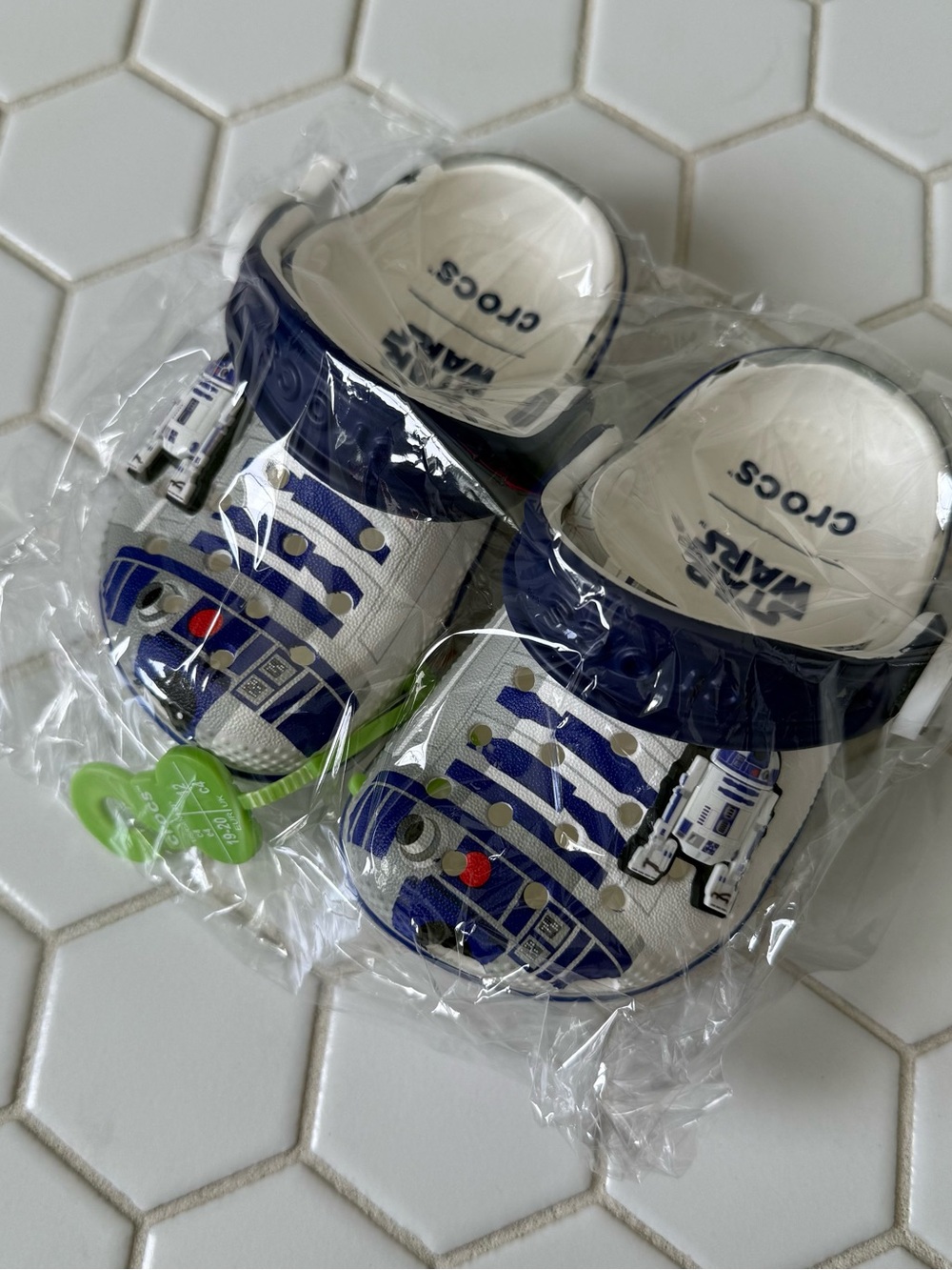 CROCS Kids Star Wars R2-D2 Clog in White & Navy